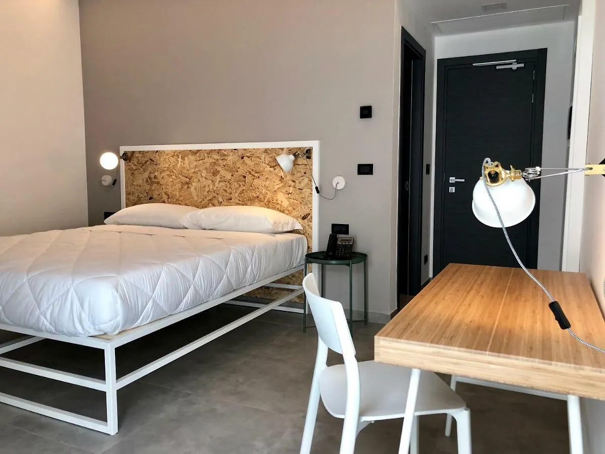 Residence Hotel Moderno 3*, Bari